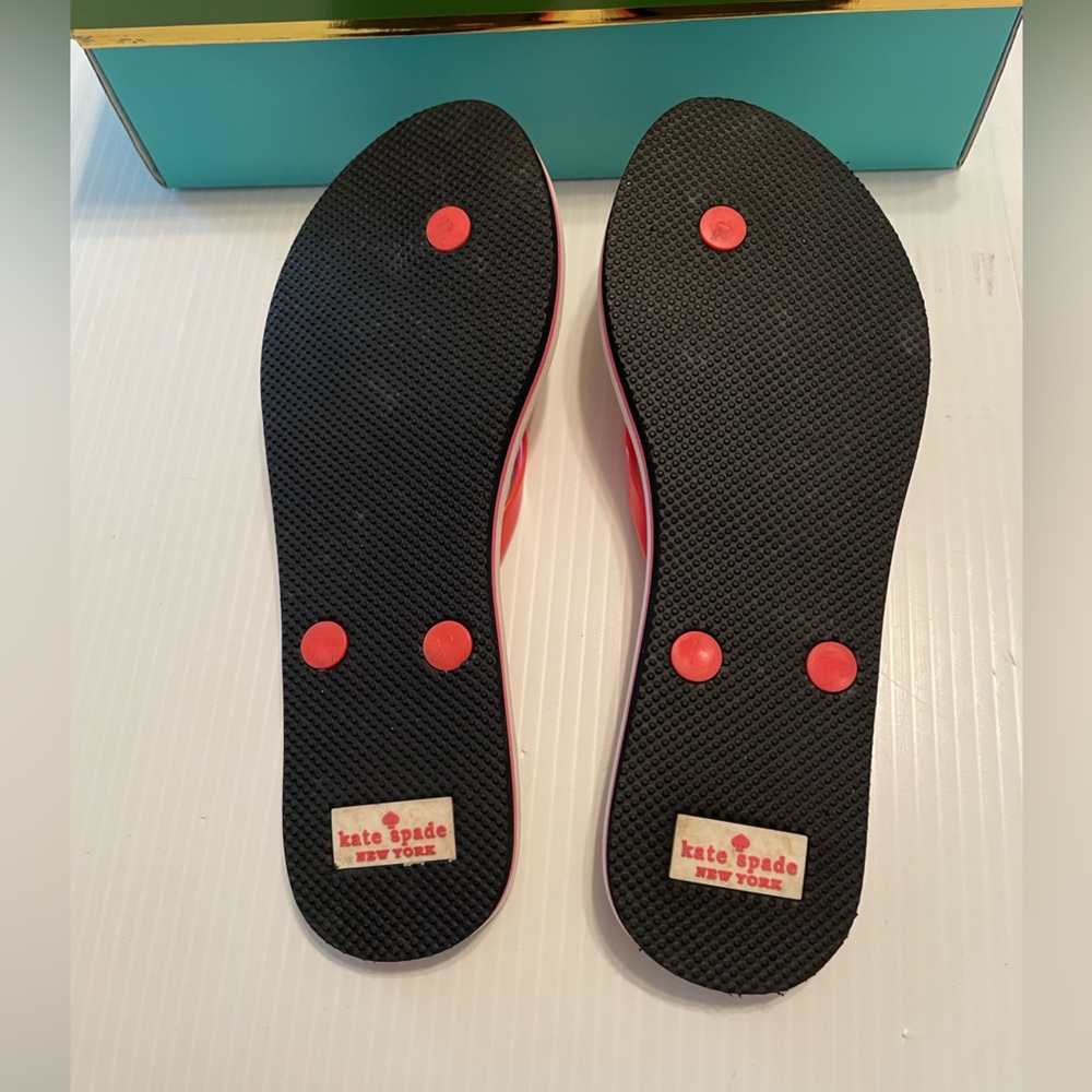 kate spade Beige Flamingo Print Flip Flop Sandals with Coral Straps - Picture 2 of 4